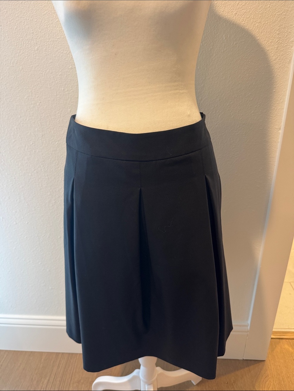 BCBGMaxAzria Black A-Line Pleated Skirt with Front Inverted Pleat